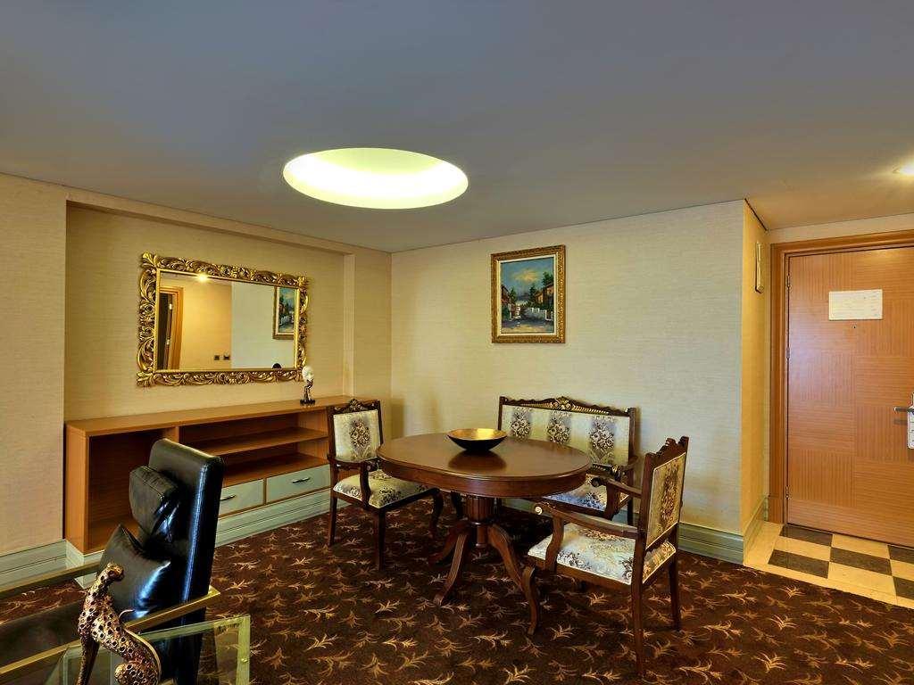 فندق اسطنبول غونين المظهر الخارجي الصورة A room at the hotel