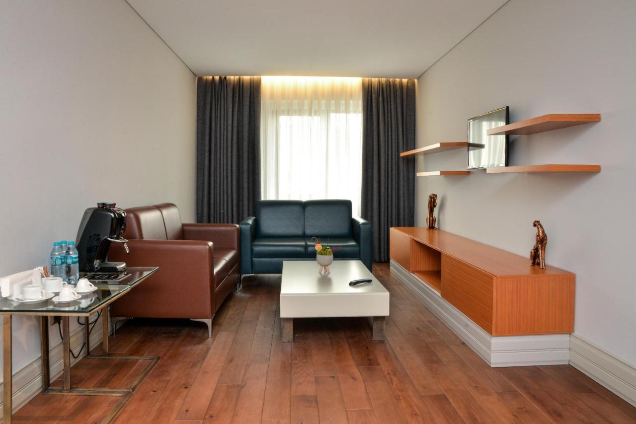 فندق اسطنبول غونين المظهر الخارجي الصورة A living room in a hotel