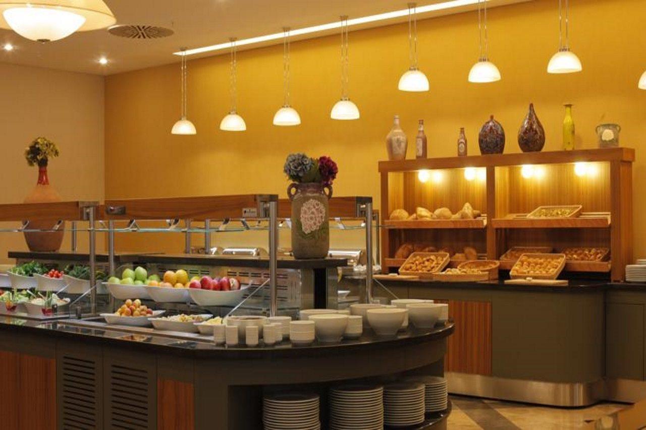 فندق اسطنبول غونين المظهر الخارجي الصورة A buffet at a hotel